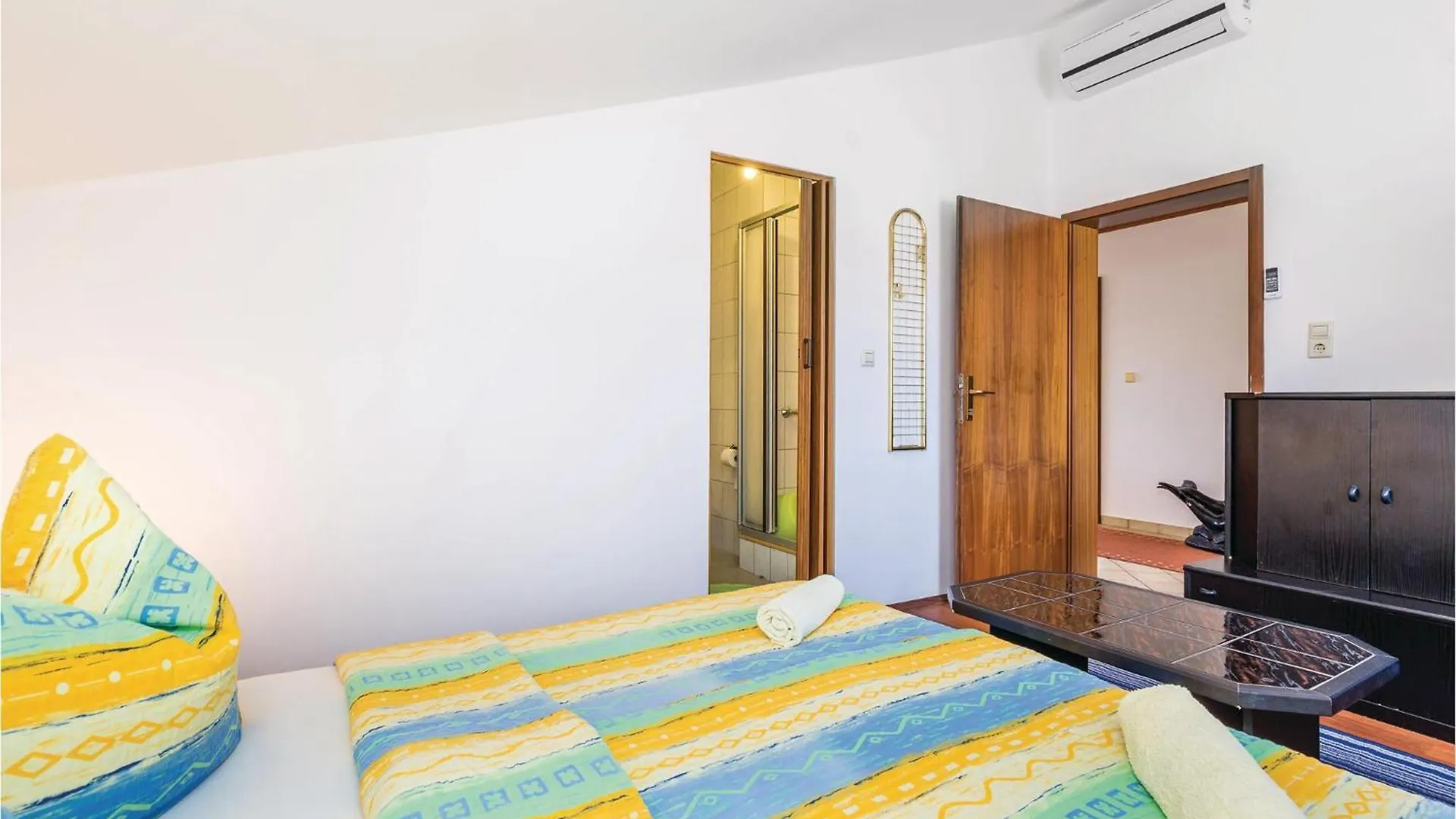 Lovely Apartment In Kampor With Kitchen