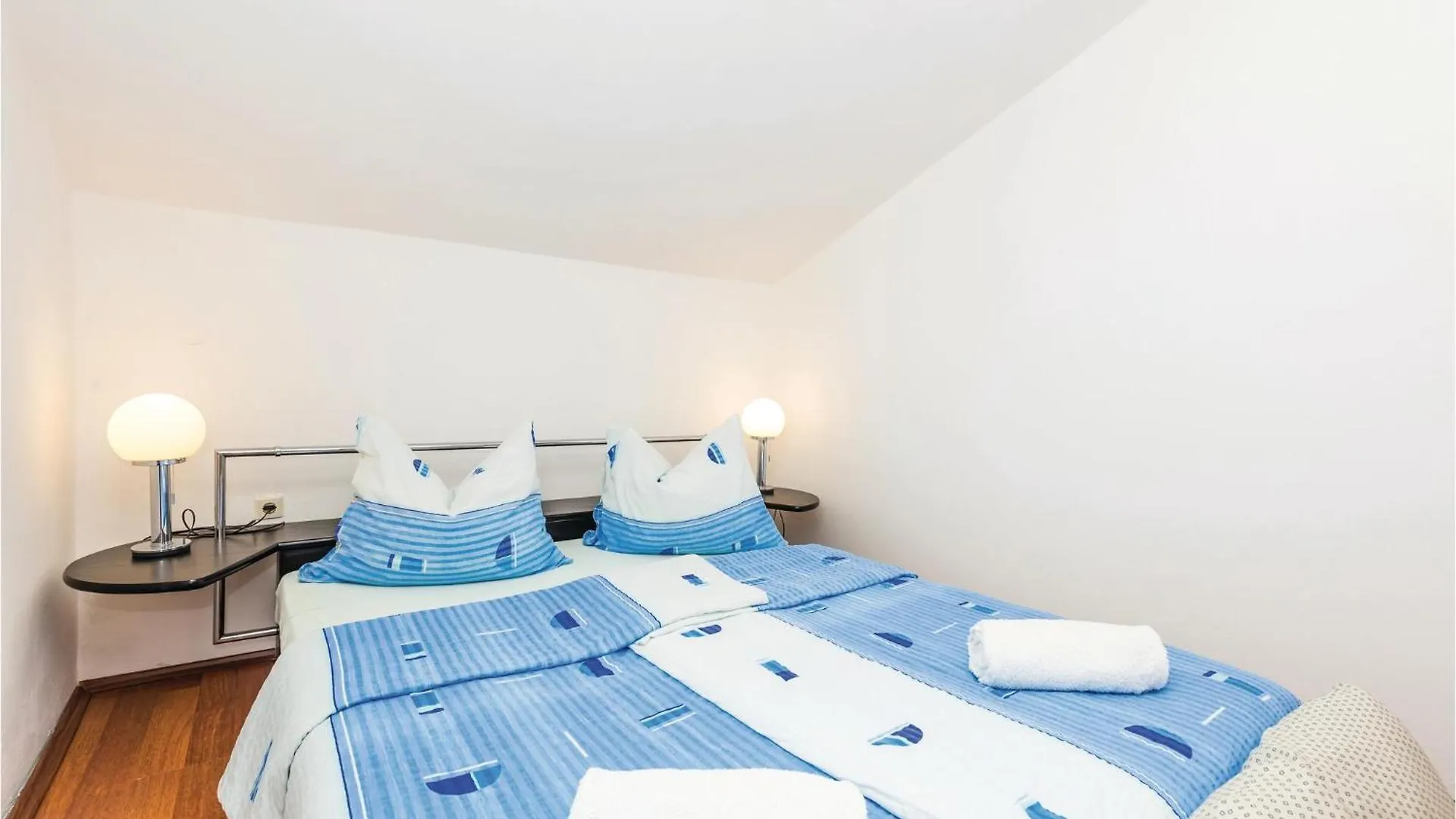 Lovely Apartment In Kampor With Kitchen