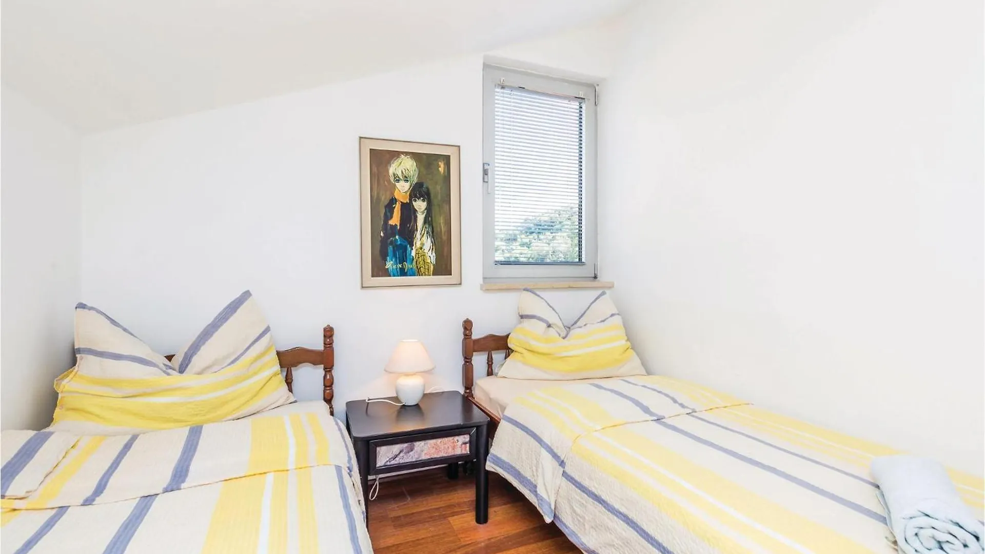 Lovely Apartment In Kampor With Kitchen