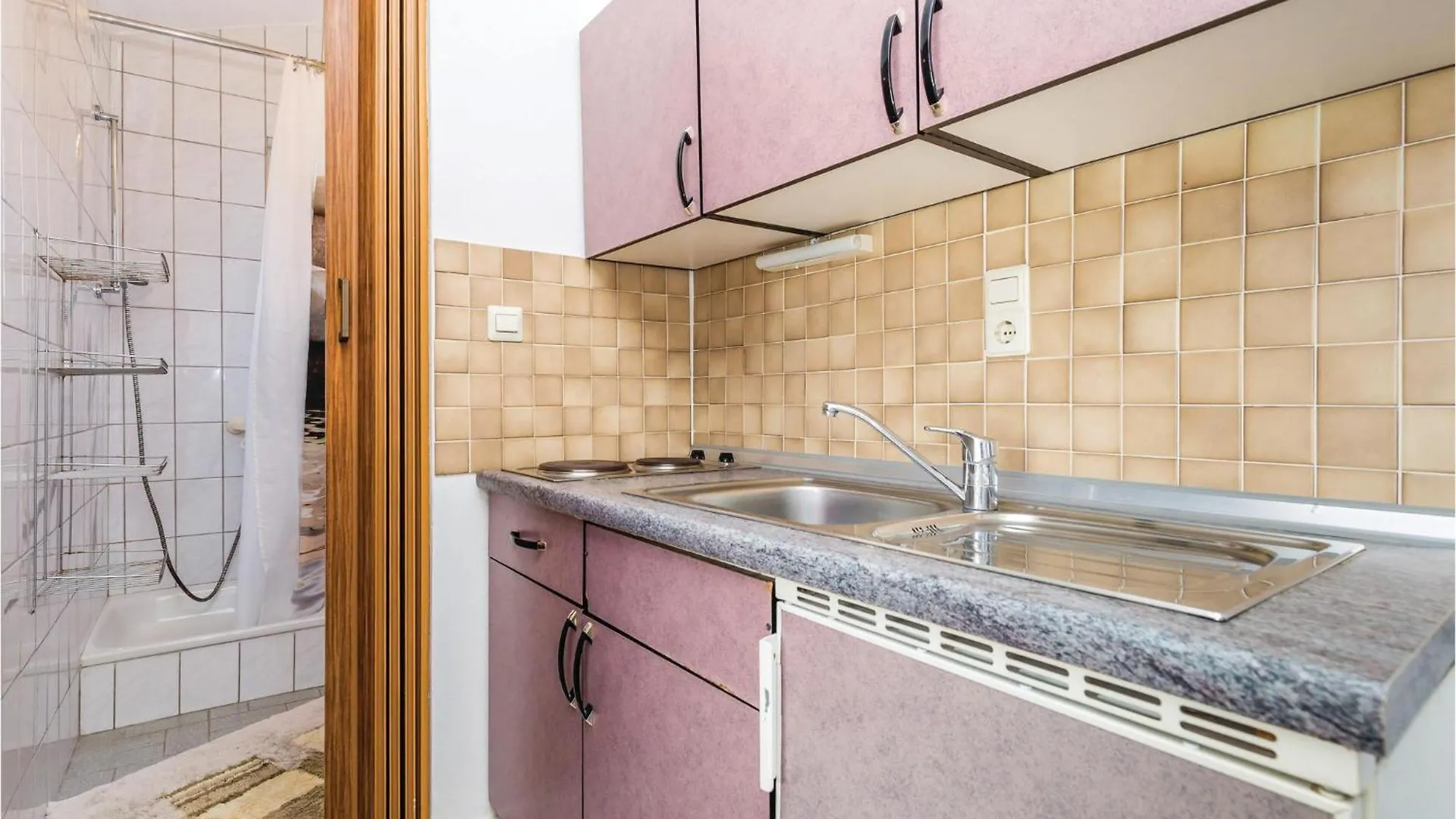 Lovely Apartment In Kampor With Kitchen 0*,