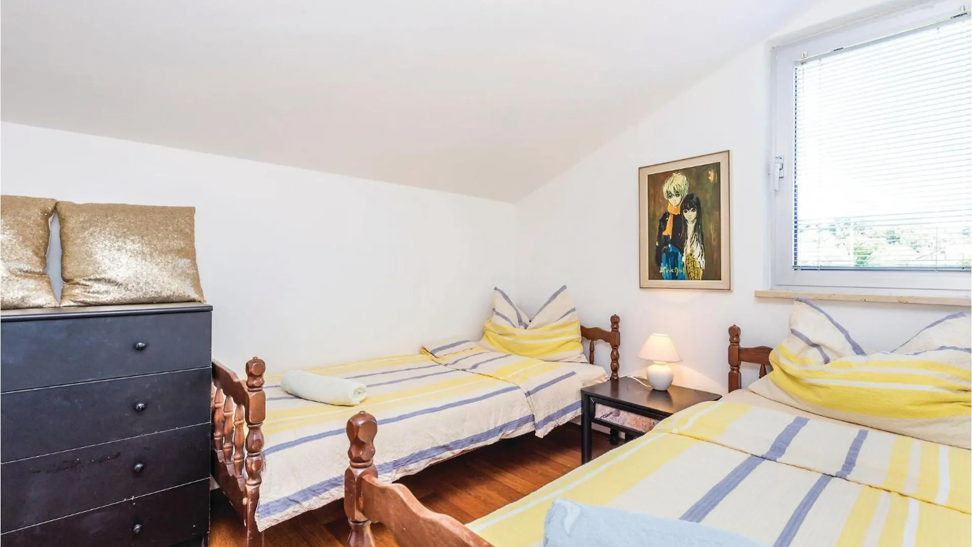 Lovely Apartment In Kampor With Kitchen