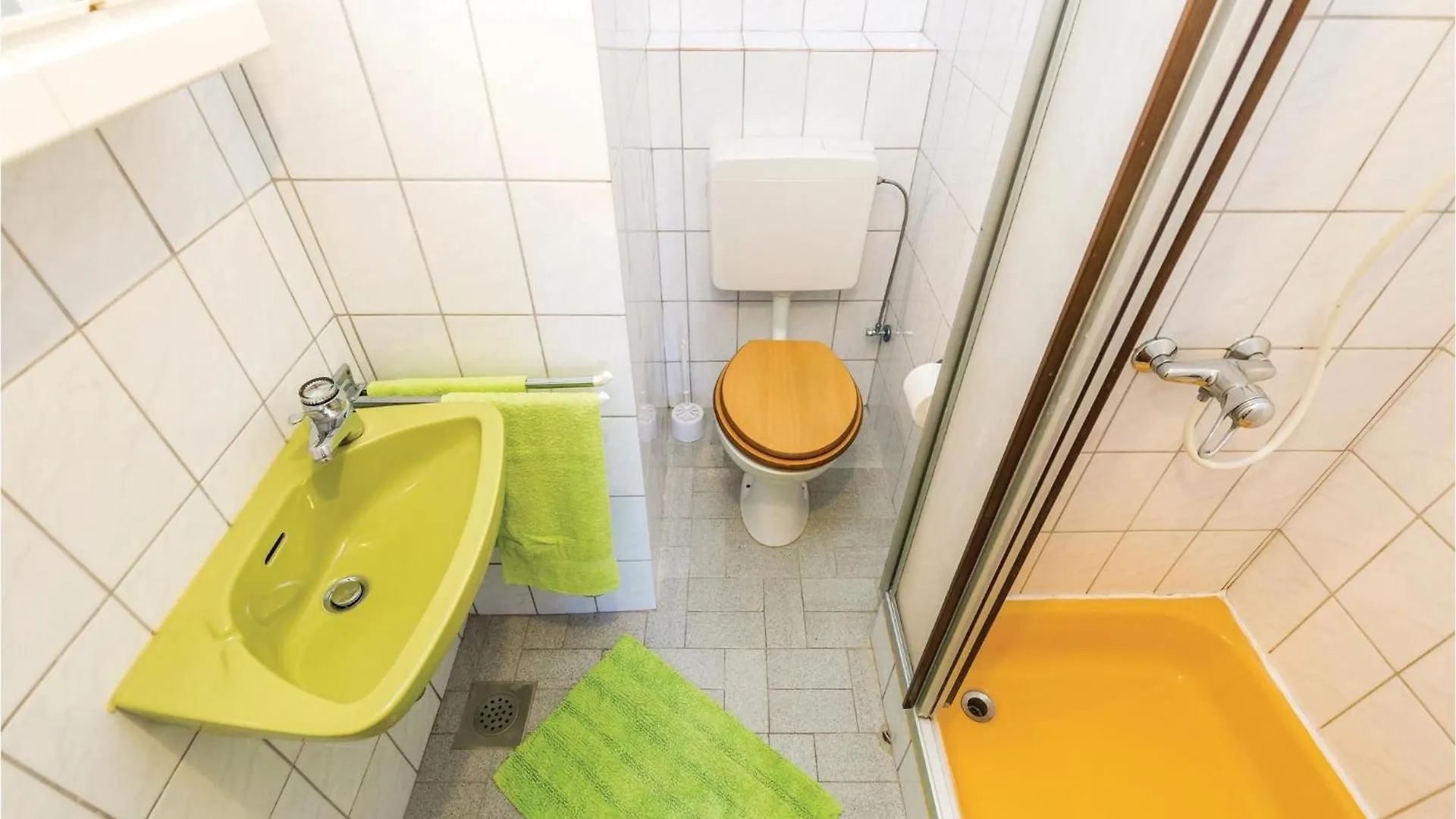 Lovely Apartment In Kampor With Kitchen